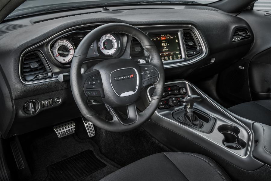Панель приборов Dodge Challenger T/A (LC) 2016 года  (фото 3 из 19)